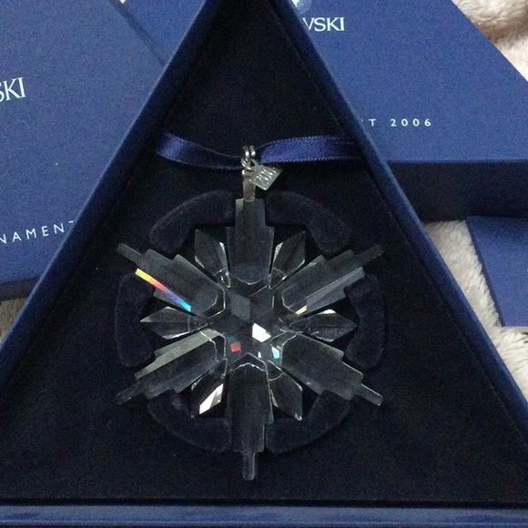 Swarovski crystal 2006 Christmas snowflake ornament - Picture 2 of 7